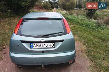 Хэтчбек Ford Focus 2000 в 