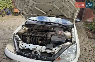 Хэтчбек Ford Focus 2004 в 