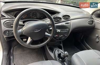 Хэтчбек Ford Focus 2004 в 
