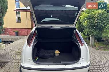 Хэтчбек Ford Focus 2004 в 
