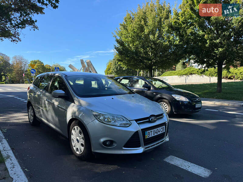 Универсал Ford Focus 2014 в Киеве фото 3 Универсал Ford Focus 2014 в Киеве