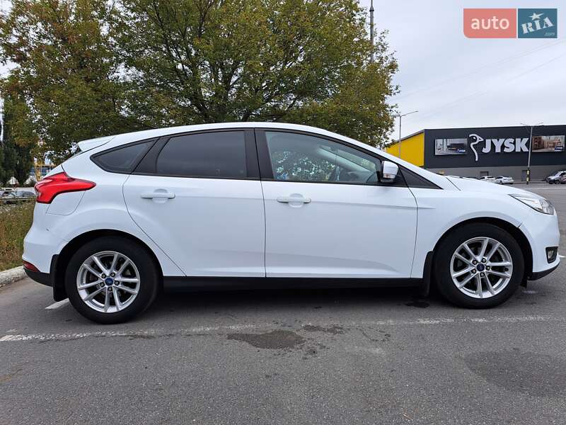 Хэтчбек Ford Focus 2015 в Киеве