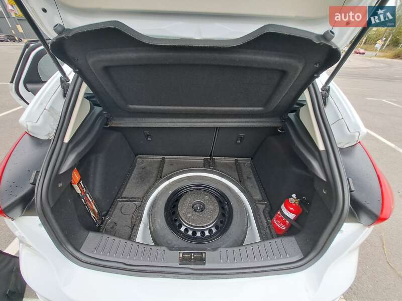 Хэтчбек Ford Focus 2015 в Киеве