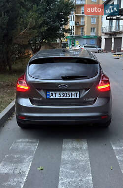 Хэтчбек Ford Focus 2012 в 