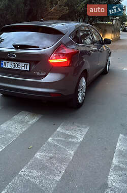 Хэтчбек Ford Focus 2012 в 