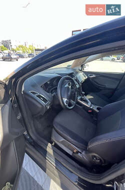Хэтчбек Ford Focus 2011 в 