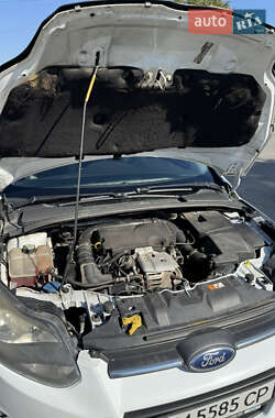 Хэтчбек Ford Focus 2013 в 