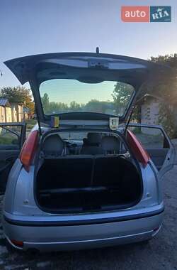 Хетчбек Ford Focus 2002 в  фото 3 Хетчбек Ford Focus 2002 в