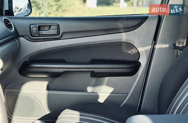 Хетчбек Ford Focus 2010 в 