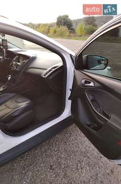 Седан Ford Focus 2015 в 