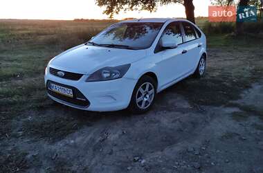Хэтчбек Ford Focus 2011 в 