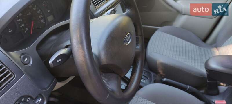 Седан Ford Focus 2006 в Киеве