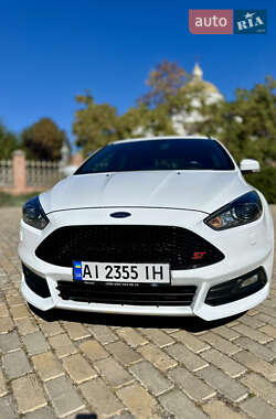 Хэтчбек Ford Focus 2015 в 