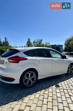 Хэтчбек Ford Focus 2015 в 