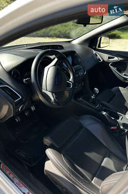 Хэтчбек Ford Focus 2015 в 