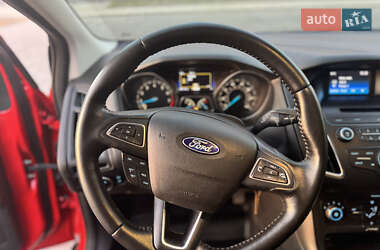 Хэтчбек Ford Focus 2015 в 