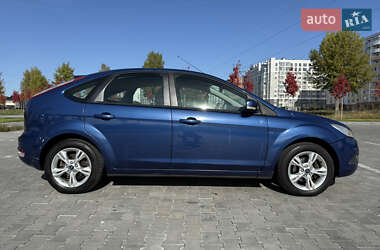 Хэтчбек Ford Focus 2010 в 