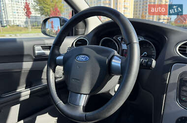 Хэтчбек Ford Focus 2010 в 