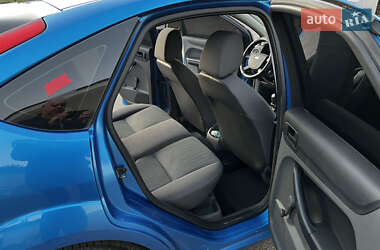 Хэтчбек Ford Focus 2005 в 