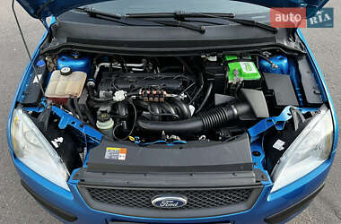 Хэтчбек Ford Focus 2005 в 