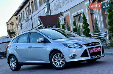 Хэтчбек Ford Focus 2011 в 