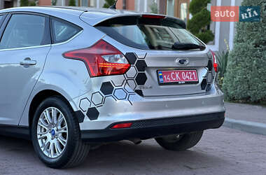 Хэтчбек Ford Focus 2011 в 