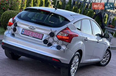 Хэтчбек Ford Focus 2011 в 
