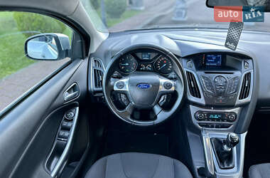 Хэтчбек Ford Focus 2011 в 