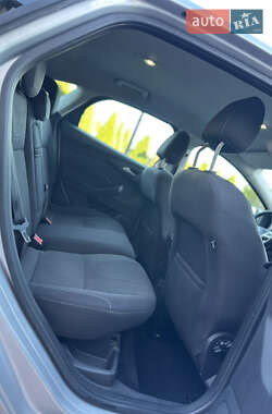Хэтчбек Ford Focus 2011 в 
