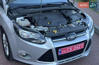 Хэтчбек Ford Focus 2011 в 