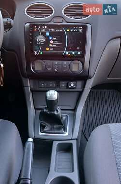 Хэтчбек Ford Focus 2006 в 