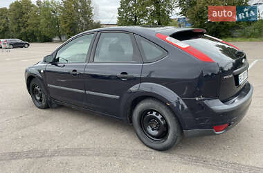 Хэтчбек Ford Focus 2005 в 