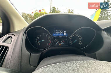 Хэтчбек Ford Focus 2015 в 