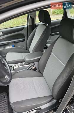 Седан Ford Focus 2010 в 