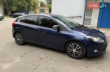 Хэтчбек Ford Focus 2011 в 