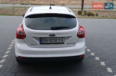 Хэтчбек Ford Focus 2013 в 