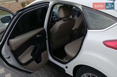 Хэтчбек Ford Focus 2013 в 