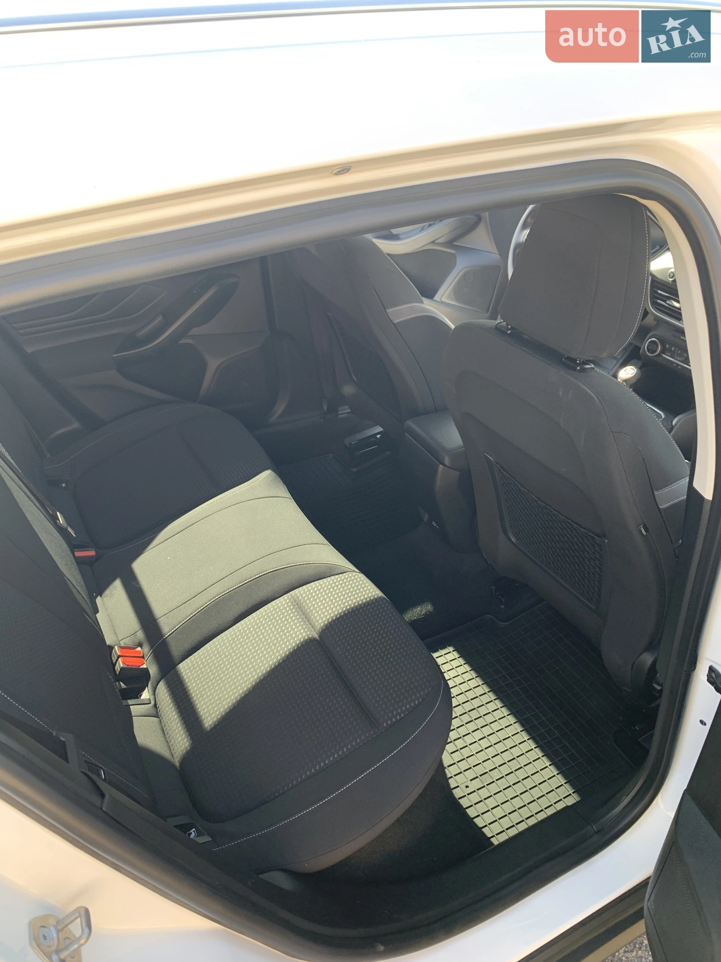 Ford Focus 2019 VIN WF0PXXGCHPKC39502 фото оголошення 3 з 14