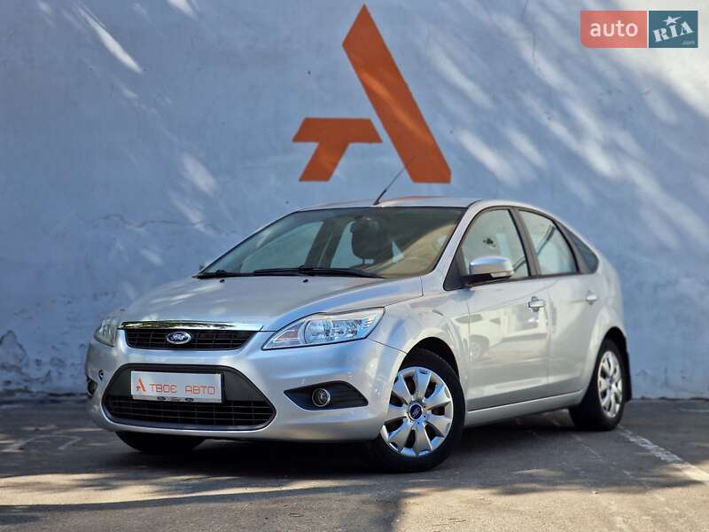 Хэтчбек Ford Focus 2010 в 