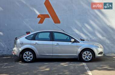 Хэтчбек Ford Focus 2010 в 