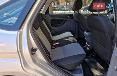 Хэтчбек Ford Focus 2010 в 