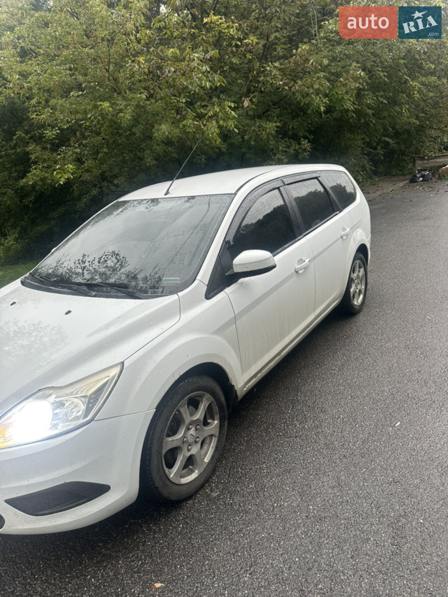 Ford Focus 2010 VIN WF0SXXGCDSAA70196 фото оголошення 3 з 10