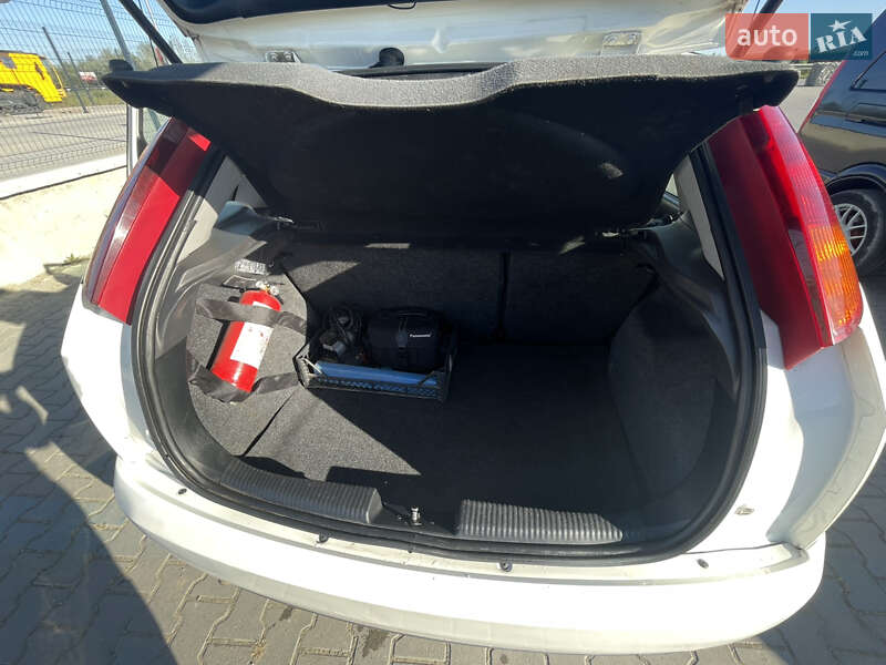 Хэтчбек Ford Focus 2000 в Черновцах