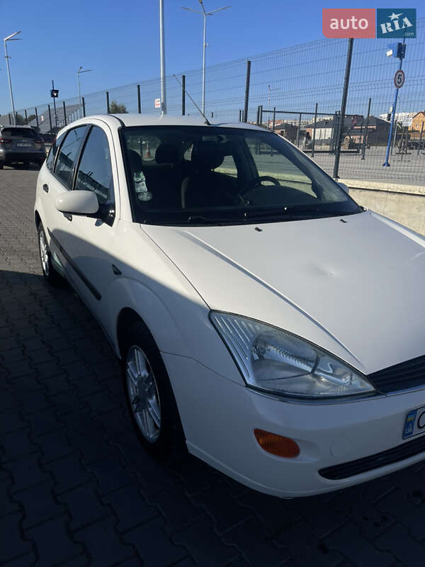 Хэтчбек Ford Focus 2000 в Черновцах