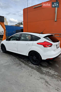 Хетчбек Ford Focus 2015 в 