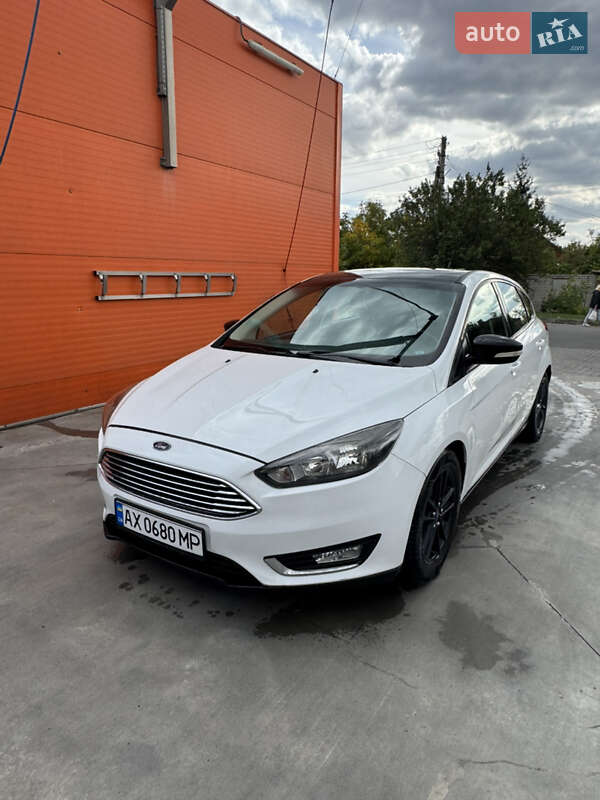 Хетчбек Ford Focus 2015 в 