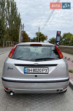 Хэтчбек Ford Focus 2003 в 
