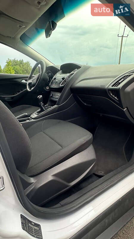 Седан Ford Focus 2017 в Киеве фото 12 Седан Ford Focus 2017 в Киеве