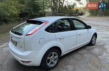 Хэтчбек Ford Focus 2011 в 