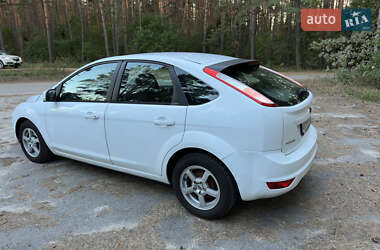 Хэтчбек Ford Focus 2011 в 